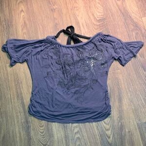 Y2k butterfly sleeve open back‎ shirt. Flower print  embellished ruched sides